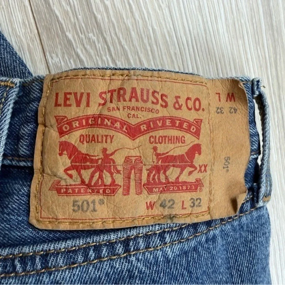 Levis 501 Original Fit Mens Blue Medium Wash Straight Leg Jeans 42x32 00501-0193